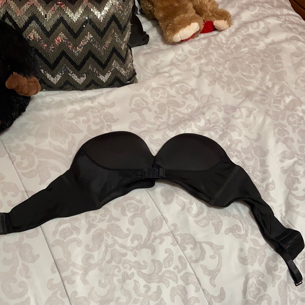 Black pushup strapless bra